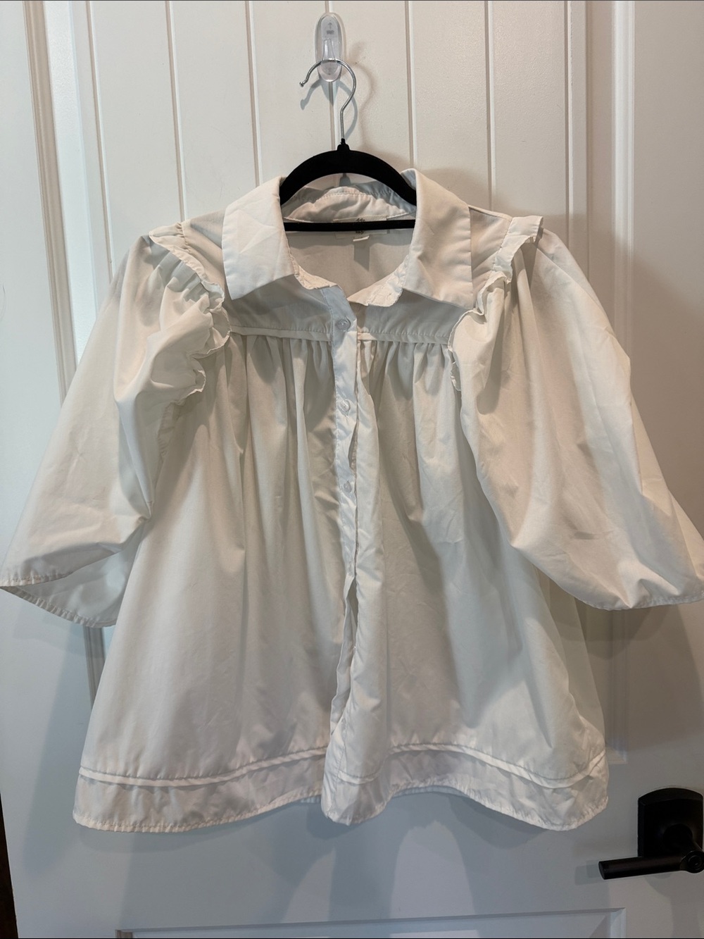 entro White Puff-Sleeve Button Front Blouse